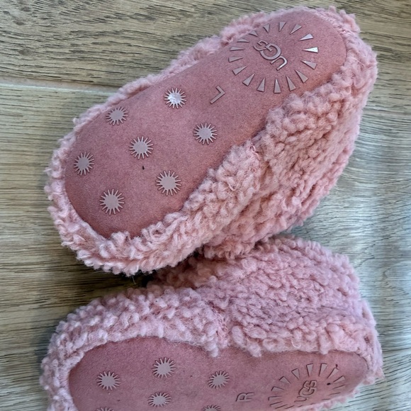 UGG Soft Pink Infant Booties - Picture 2 of 3